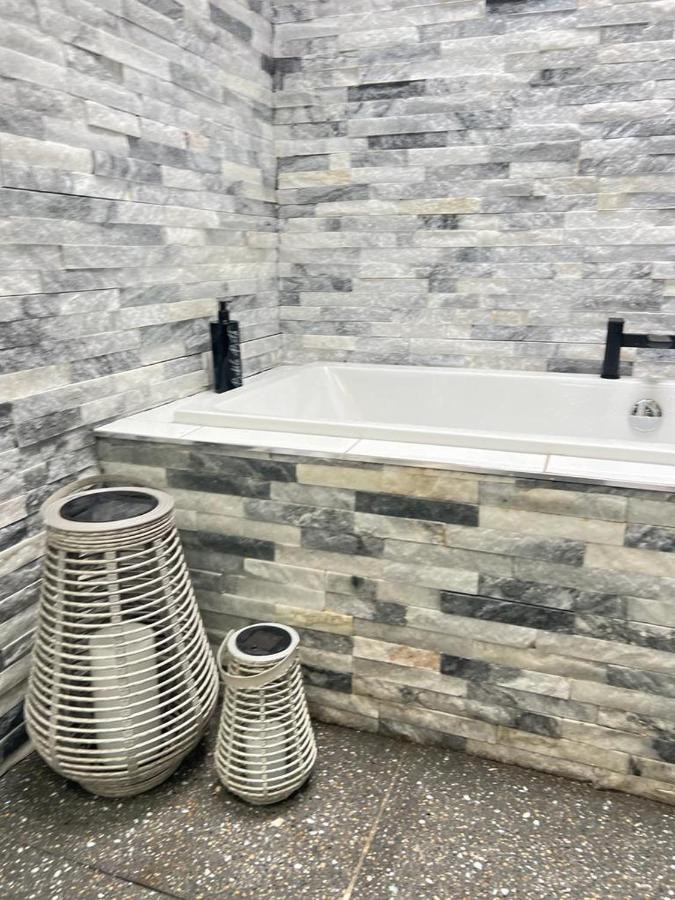 Central Belfast Modern Apartment Great Location Free Parking Exterior photo